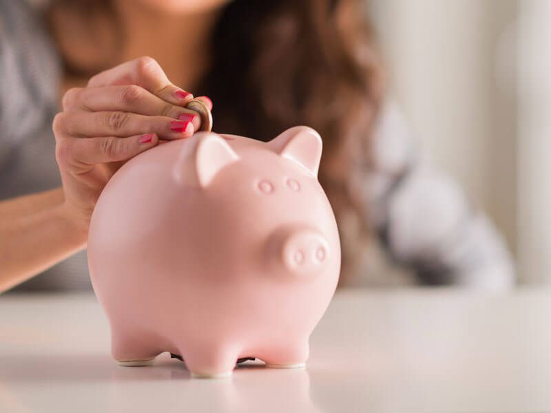 Woman-with-piggy-bank